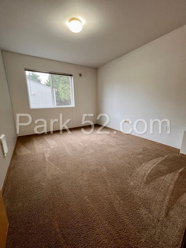 Building Photo - 1 Bedroom 1 Bathroom - Ground Floor - Bonney Lake Condo - #C1