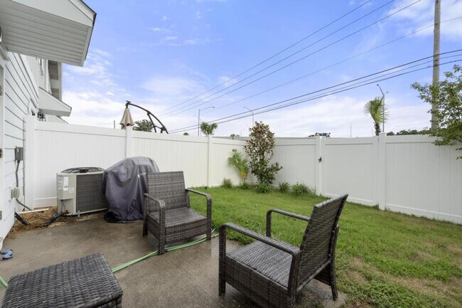 Building Photo - 7522 Shadow Lake Dr