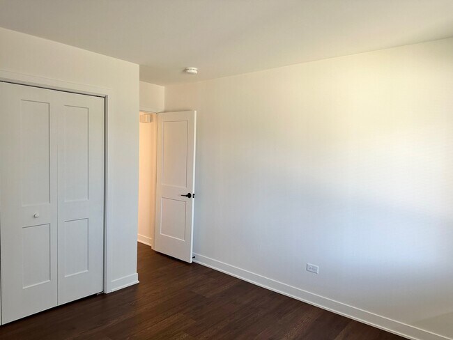 Building Photo - 222 S Tryon St