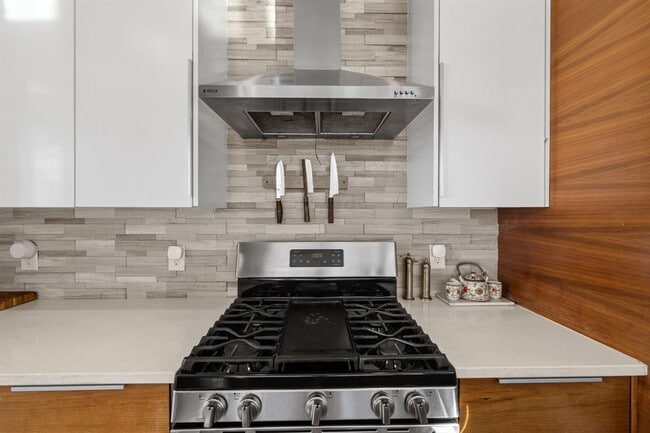 Building Photo - 1904 E 17th St