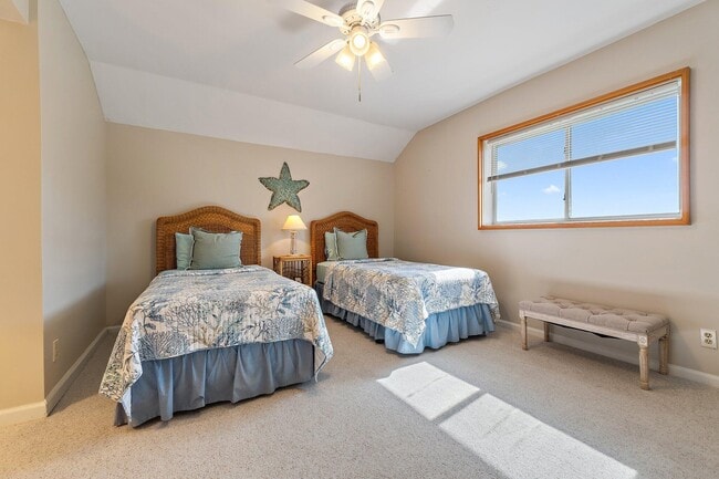 Building Photo - 353 S US Hwy 1