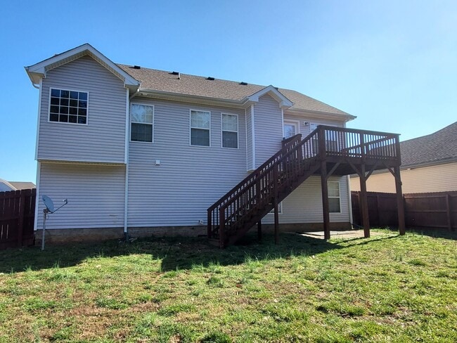 Building Photo - 5 Bedrooms 3 Bathroom Split Foyer