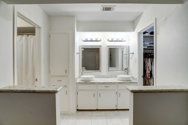 Building Photo - 12523 Briar Forest Dr