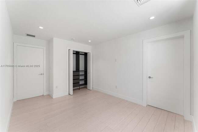 Building Photo - 1352 SW 22nd St