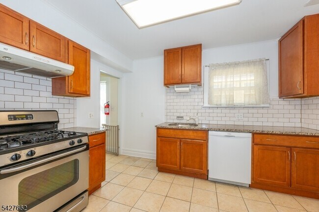 Building Photo - 200 Valley Rd