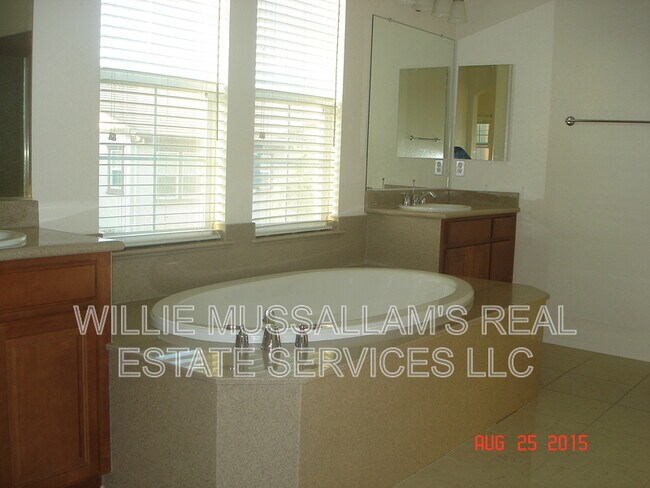 Building Photo - 685 W Rico Way