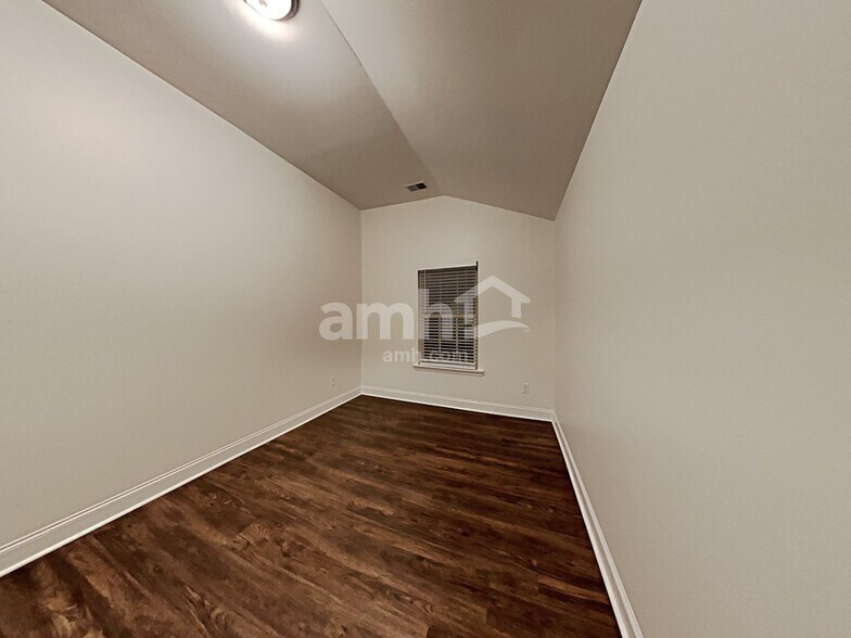 Building Photo - 6170 Oriole Ln