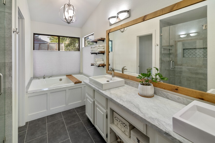 Building Photo - 1557 Bramble Ct