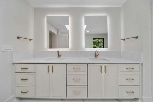 Building Photo - 2777 Donna Dr