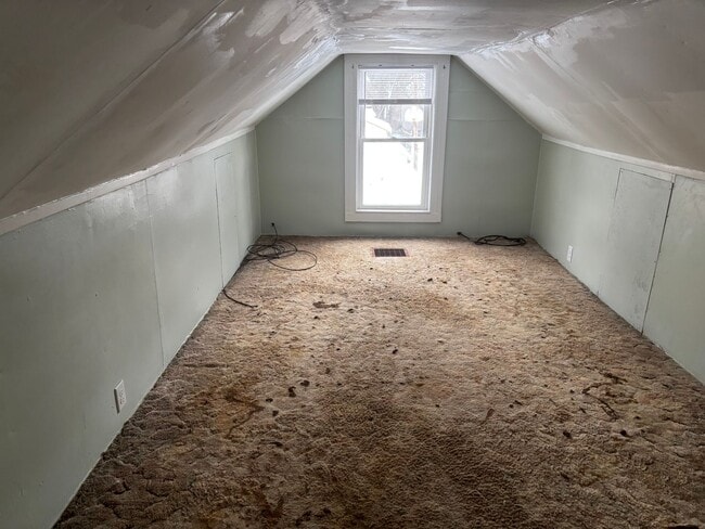 Building Photo - 1 Bedroom House with Loft