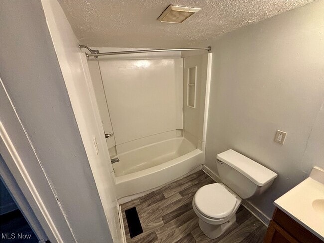 Building Photo - 958 E Wilbeth Rd