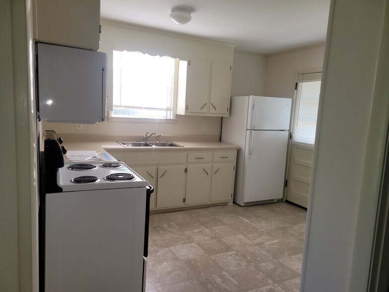 Stove, microwave and refrigerator furnished - 3809 Marydale Ct