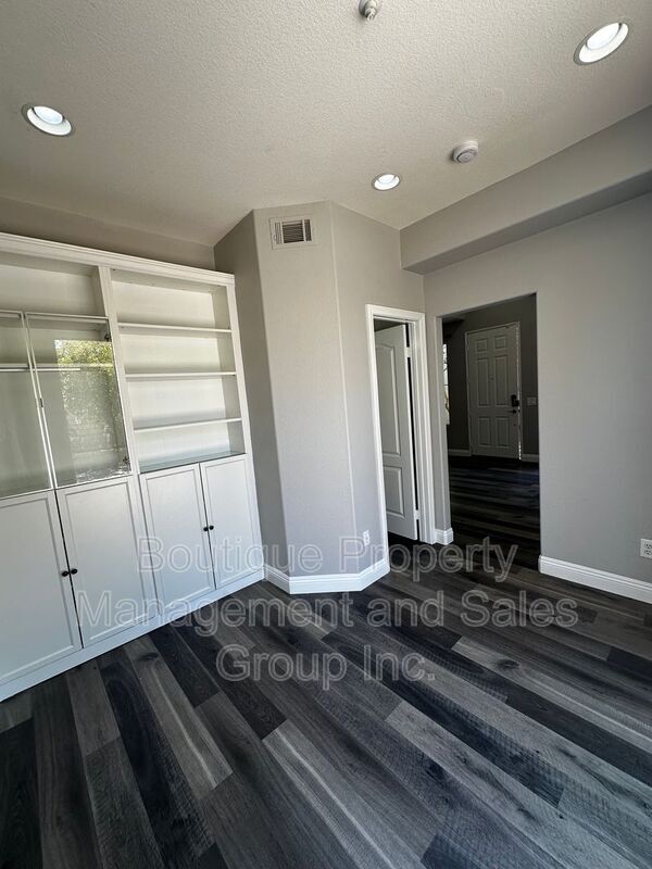 Building Photo - 1455 E Holcomb Pl