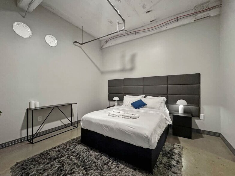 Building Photo - 500 S Ervay St