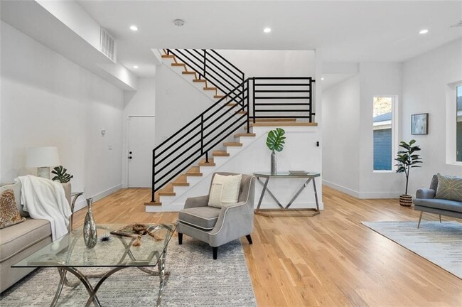 Building Photo - 147 Hutchinson St NE