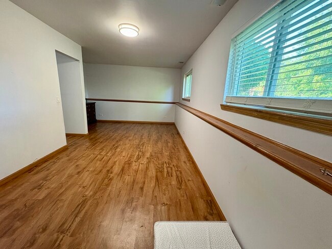 Building Photo - 313 Linden Dr