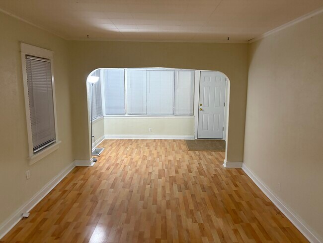 Building Photo - 13129 Morse St