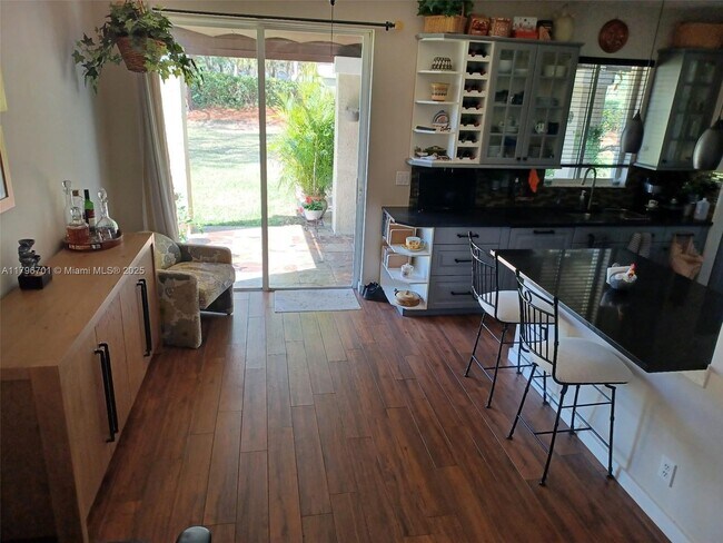 Building Photo - 4000 Pine Ridge Ln