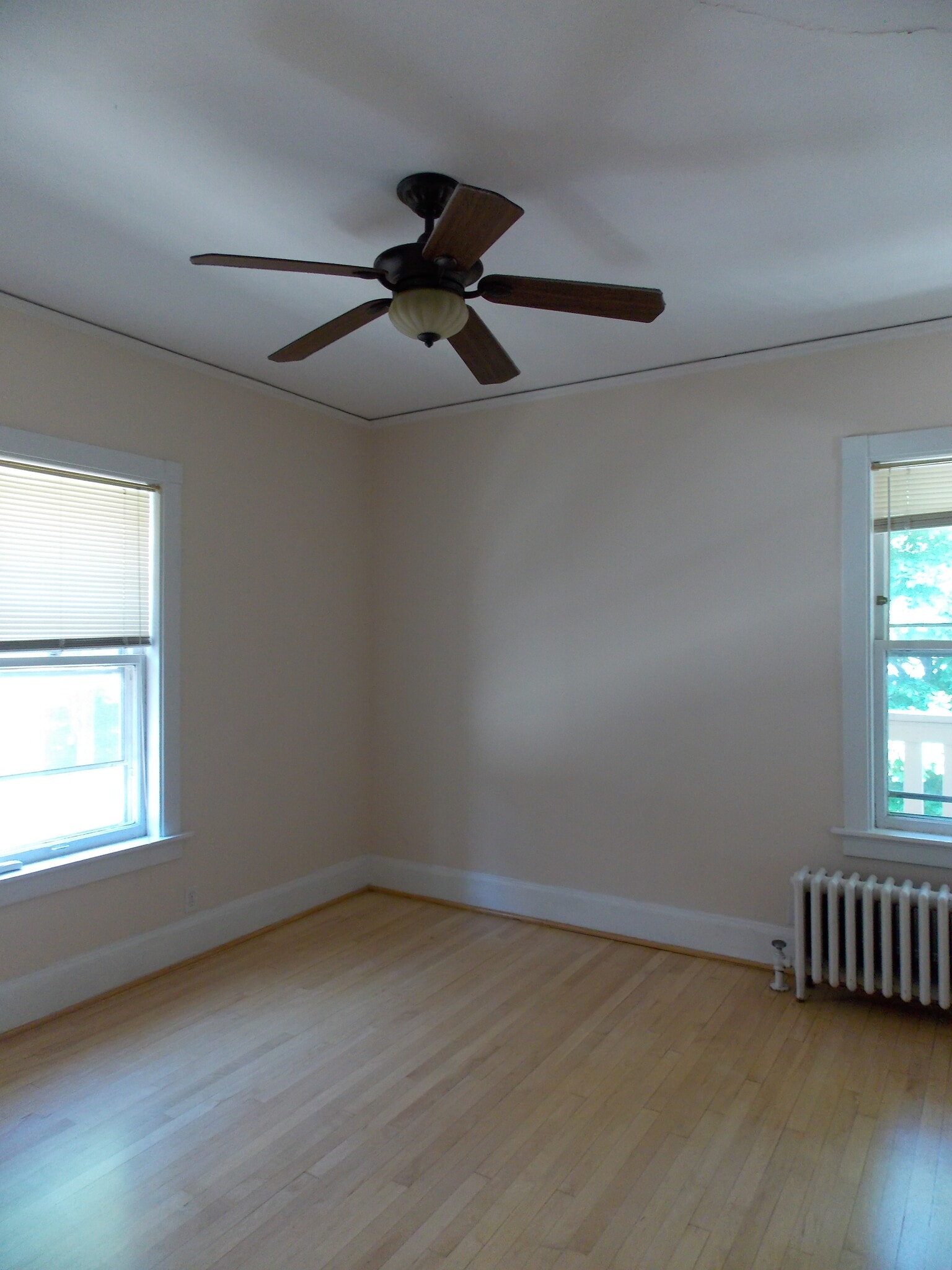 BR w/ ceiling fan - 3408 N Downer Ave