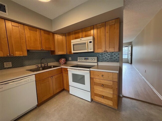 Building Photo - 2385 Tahitian Ln