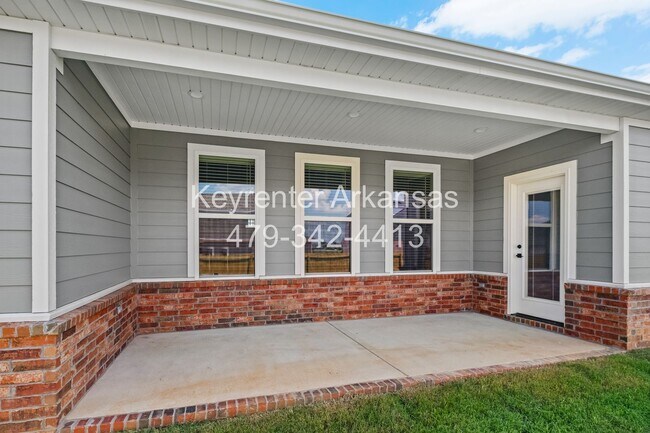 Building Photo - Live New in Bentonville | 3BR Beauty with Backyard