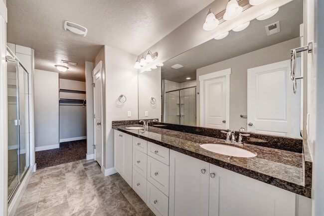 Building Photo - 4423 W Glendon Dr