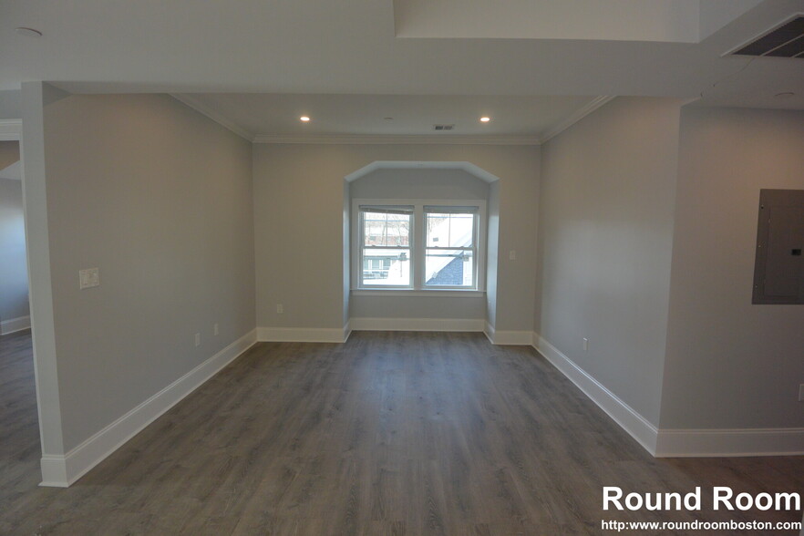 Building Photo - 120 Kenrick St