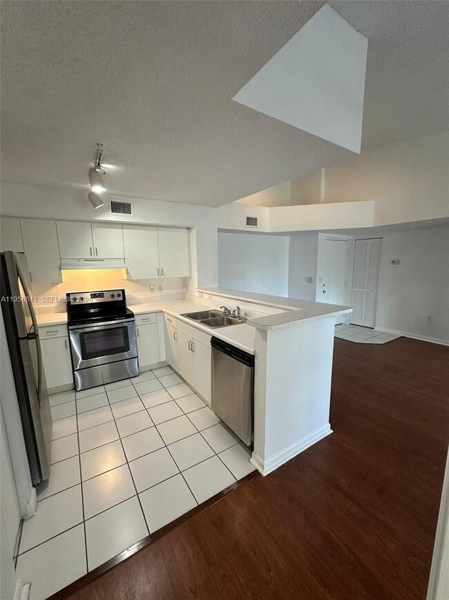 Building Photo - 4848 N State Rd 7