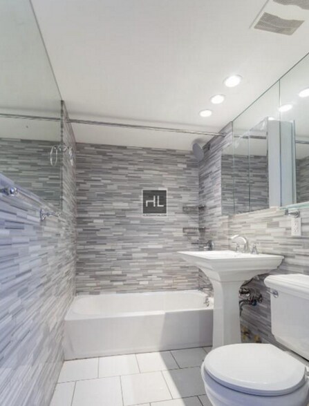 Building Photo - Upper Carnegie Hill adj, Close to E.96th Q: E 100th St btw 2nd/1st Ave 3BR, Elevator, W/D, SS App...