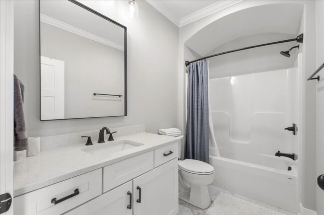 Building Photo - Beautiful Home for Rent in Chestnut Cove