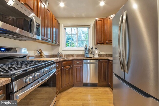 Building Photo - 3400 Gunston Rd