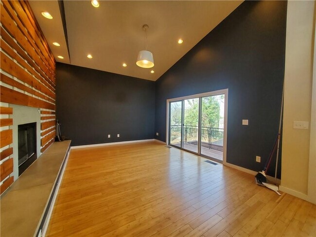 Building Photo - 1908 Lomita Rd SE