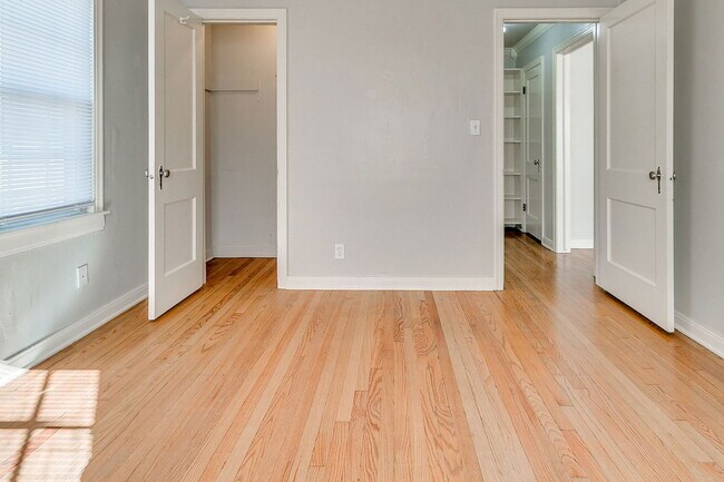 Building Photo - 3713 N Lee Ave