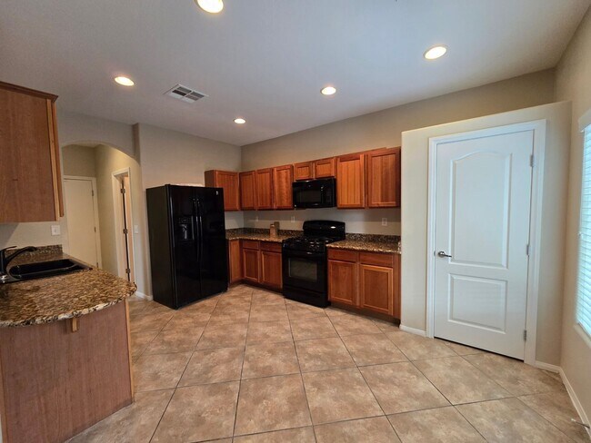 Building Photo - Guard Gated wonderful community 3 Bedroom Townhome!