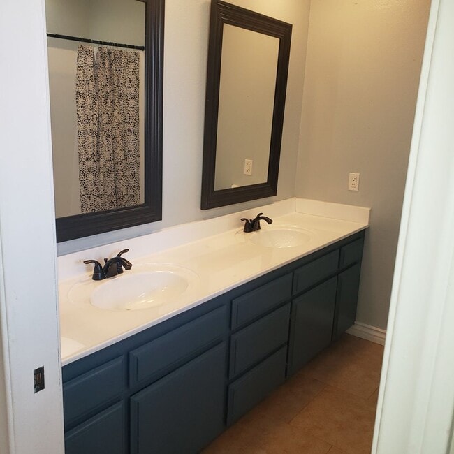 Building Photo - 13980 Mission St