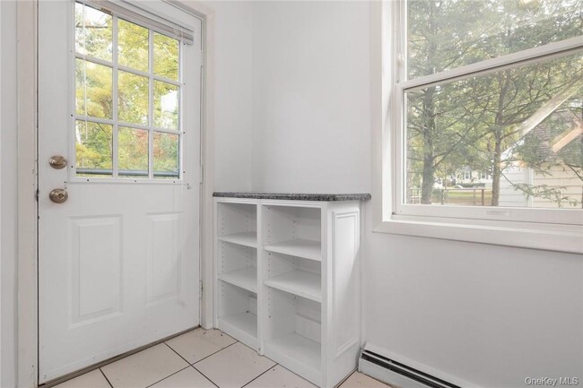 Building Photo - 28 School St