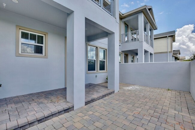 Building Photo - Stunning 3/2.5 Modern Townhome with a Priv...