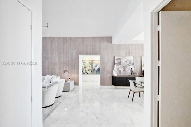 Building Photo - 16001 Collins Ave