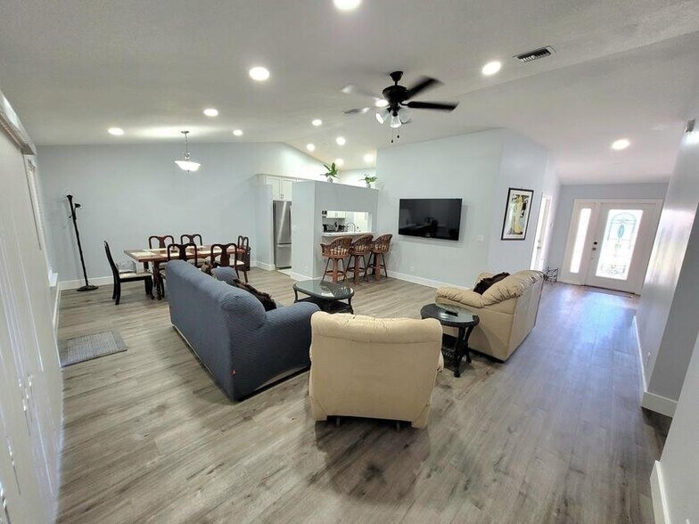 Building Photo - 1328 Waterway Cove Dr