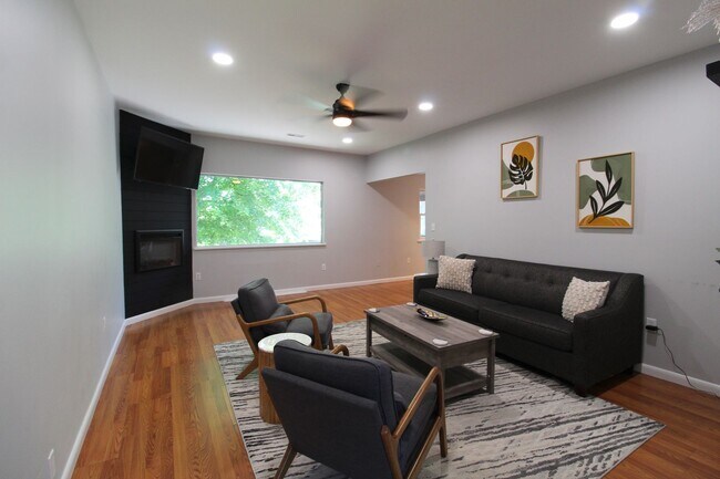 Building Photo - Bright & Spacious 2-Bedroom Home in Massanutten
