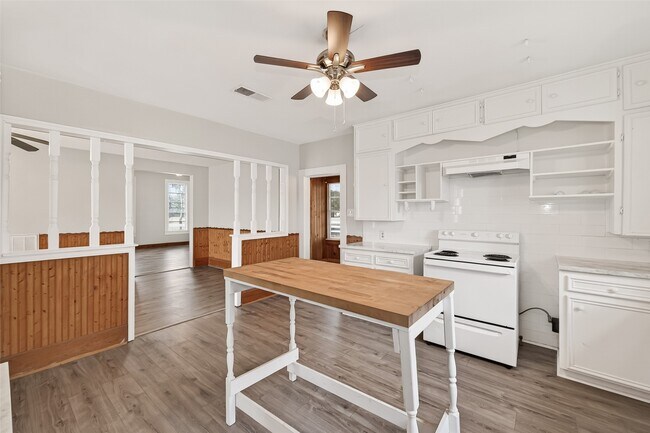 Building Photo - 1603 Blase Rd