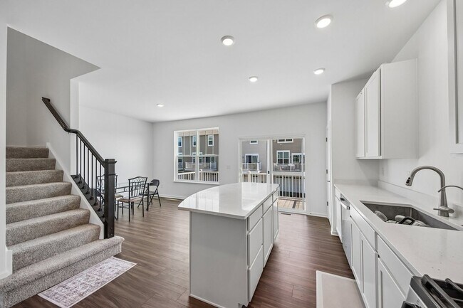 Building Photo - 1109 Atterberg Rd