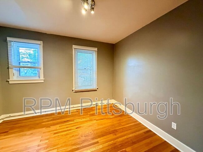 Building Photo - 6407 Bartlett St