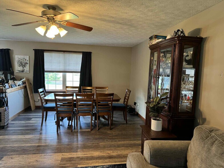 Building Photo - 4 Compass Point Ct