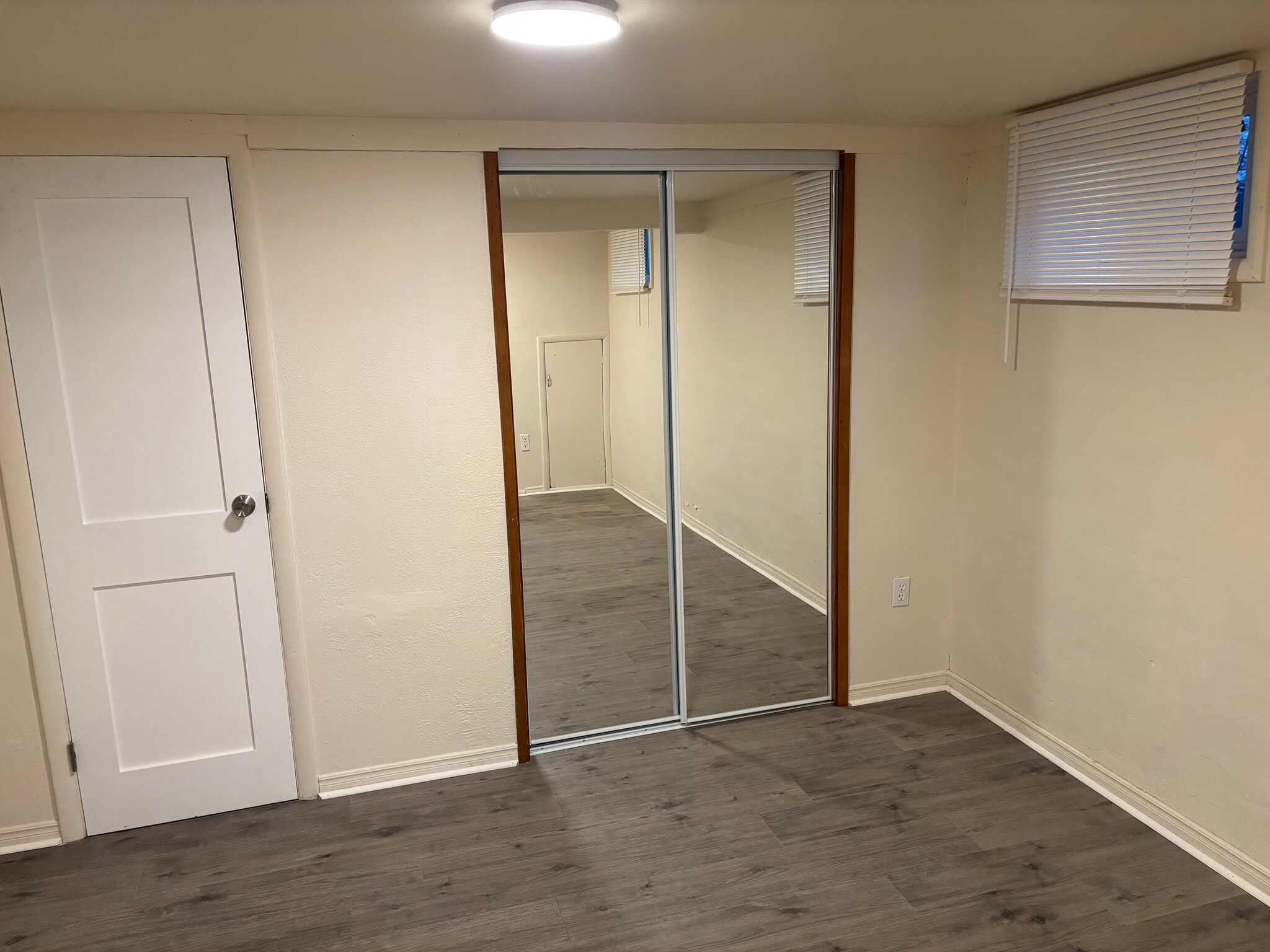 Building Photo - 10105 N Wesley Rd