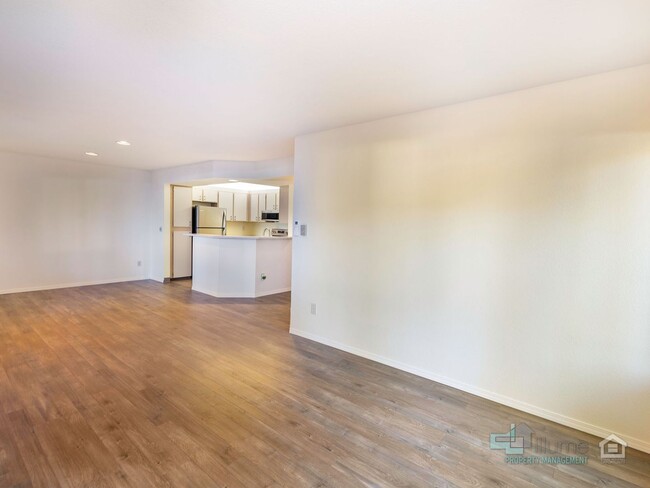 Building Photo - Charming 2 bedroom, 2 bathroom condo locat...