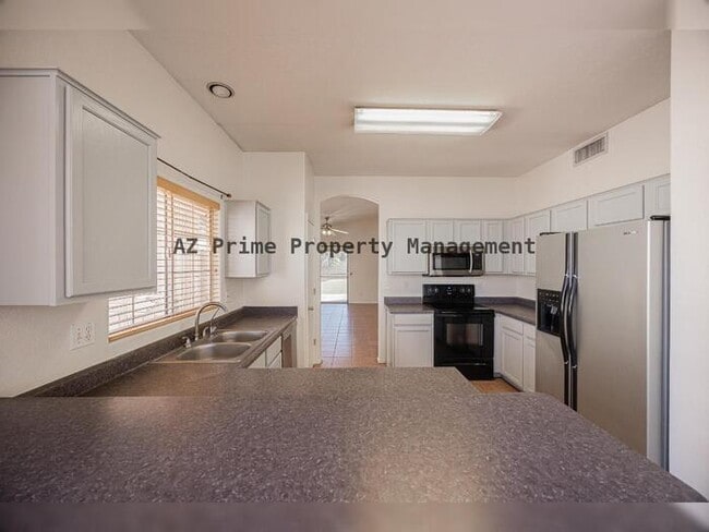 Building Photo - 601 S Silverbrush Dr