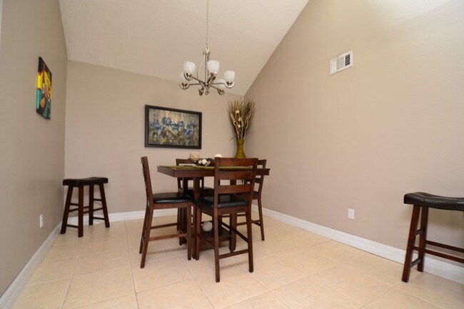 Building Photo - Fantastic 3 BR Lake Mary Home with vaulted...