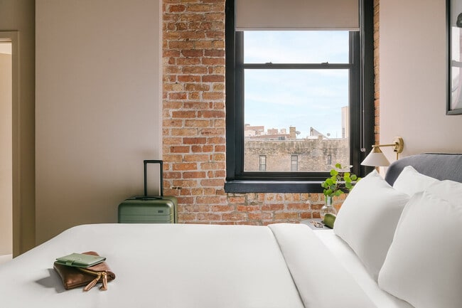 Building Photo - 555 W Jackson Blvd