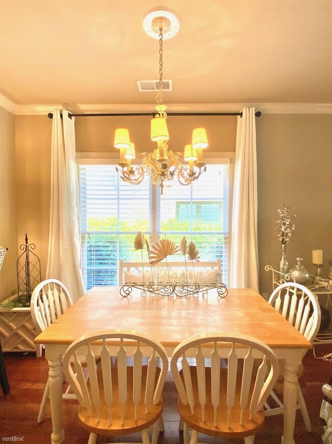 Building Photo - 3 br, 2.5 bath Townhome - 4618 Cotswold Lane